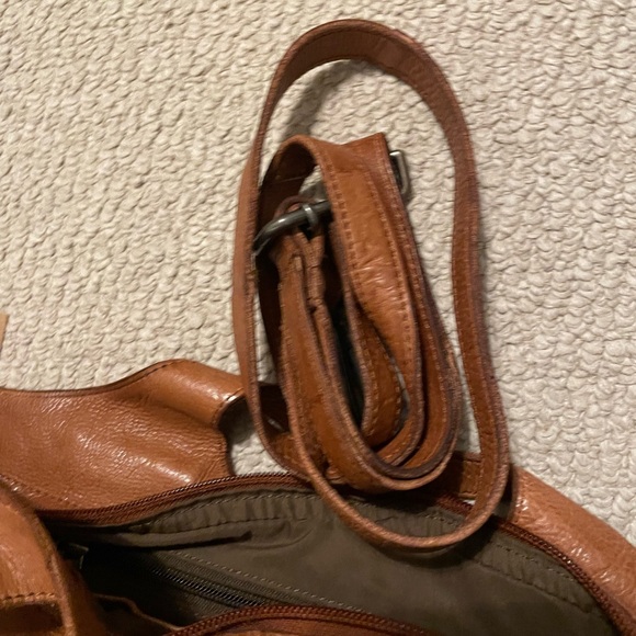 STUNNING GENICCI WOVEN LEATHER ROUND HANDLE WITH CROSSBODY STRAP - Picture 6 of 10